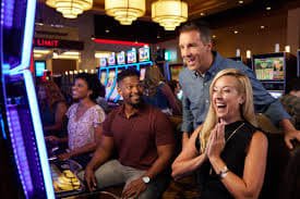 Cara bermain Live Casino uang8 – antarmuka taruhan digital dengan tampilan meja dealer real-time
